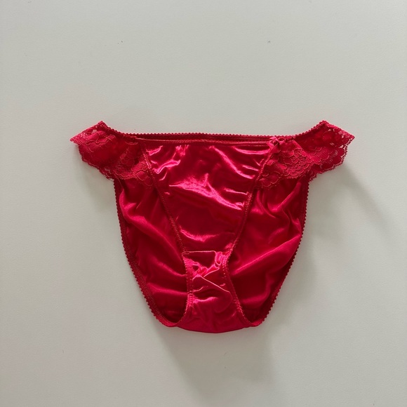 Vintage Gold Label Victoria’s Secret Second Skin Red Lace String Panties M/6 80s - Picture 1 of 9